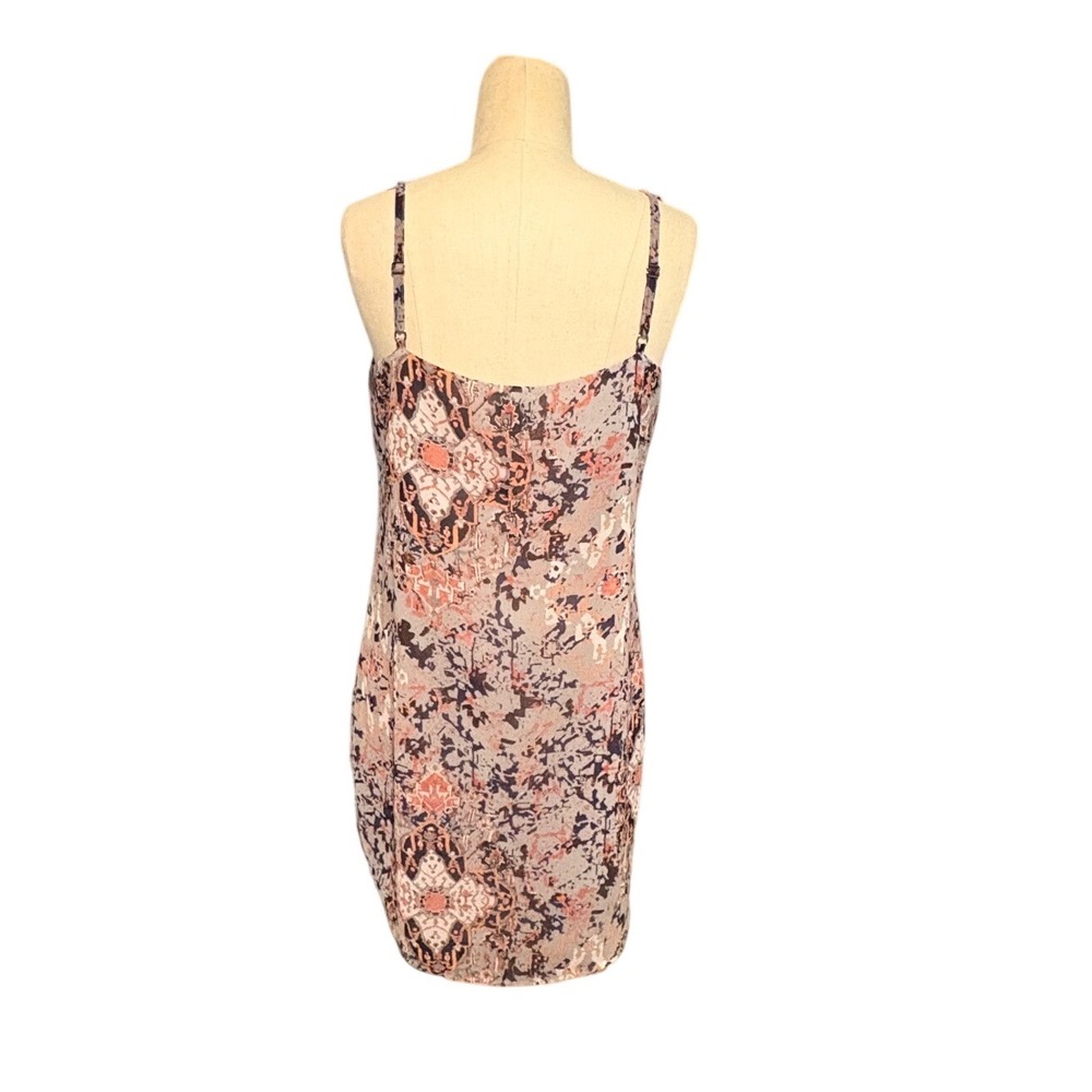 Cabi Gray Coral Medallion Print V-Neck Shift Dress XS 5049 Sleeveless Lined - Picture 3 of 7